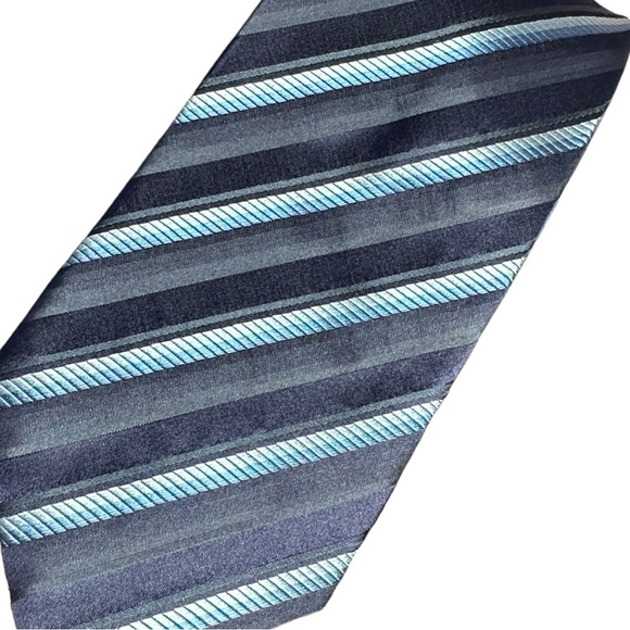 CARRINGTON Other - MEN'S SIGNATURE CARRINGTON 100% SILK BLUE STRIPED TIE (NWT)